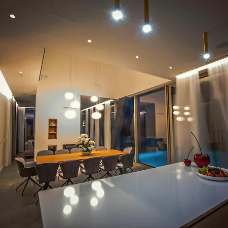 Villa Luxury Blue With A Pool *