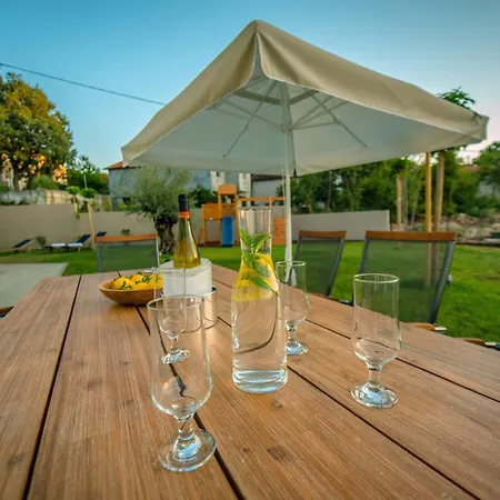 Luxury Blue With A Pool *