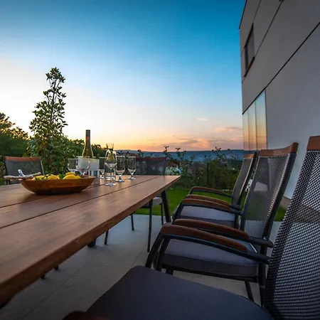 Luxury Blue With A Pool Villa *