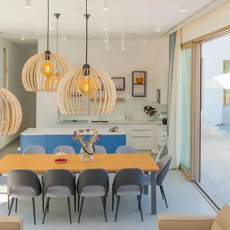 Luxury Blue With A Pool * Zmijavci