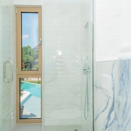 Luxury Blue With A Pool Zmijavci