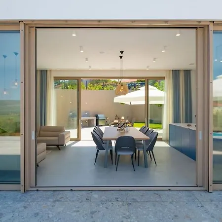 Villa Luxury Blue With A Pool