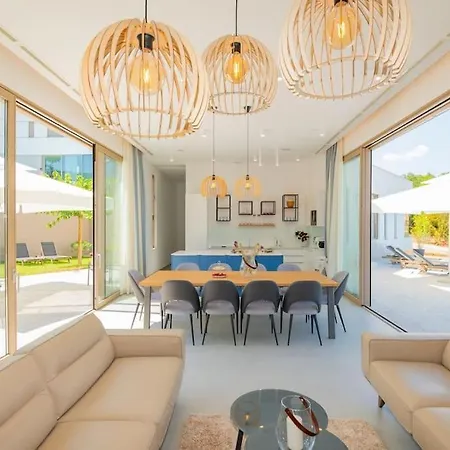 Villa Luxury Blue With A Pool *