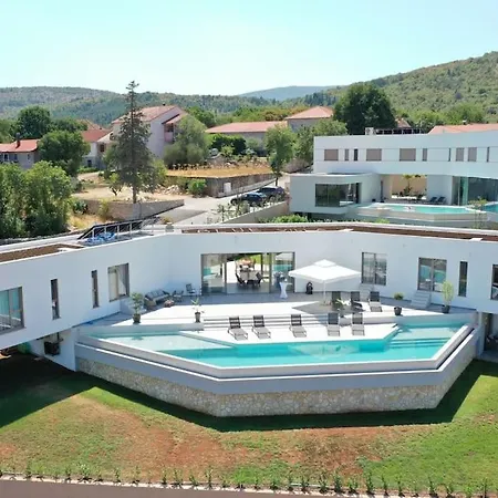 Villa Luxury Blue With A Pool Zmijavci