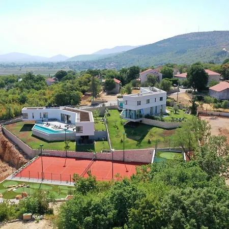 Luxury Blue With A Pool Vendégház