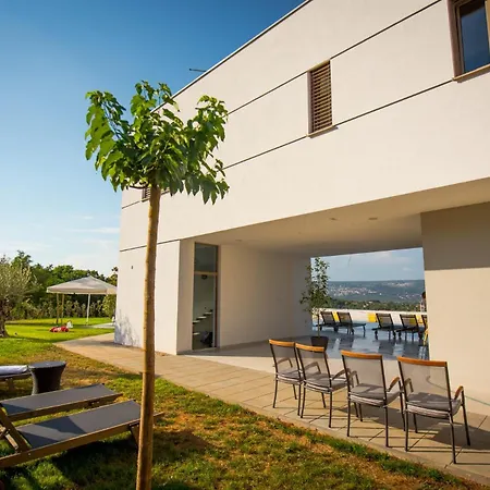 Luxury Blue With A Pool Vendégház