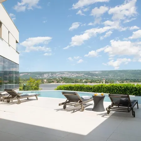 Luxury Blue With A Pool Vendégház 4*