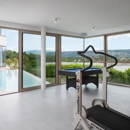Vendégház Luxury Blue With A Pool 4*