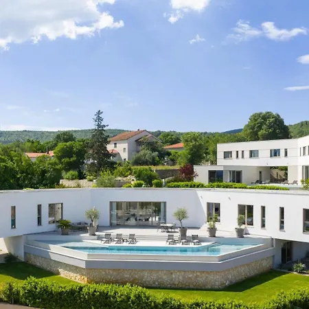 Vendégház Luxury Blue With A Pool Zmijavci