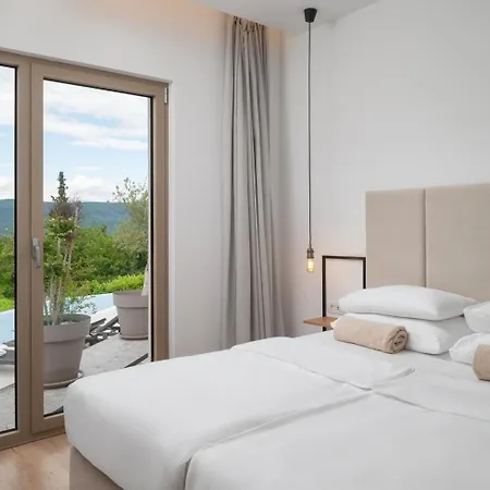 Luxury Blue With A Pool 4* Zmijavci