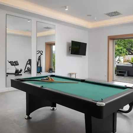 Vendégház Luxury Blue With A Pool 4*