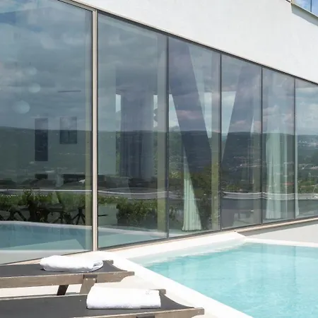 Luxury Blue With A Pool Vendégház Zmijavci