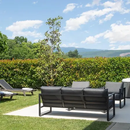 Vendégház Luxury Blue With A Pool Zmijavci