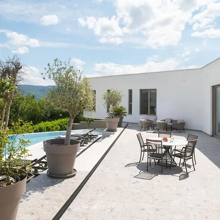 Luxury Blue With A Pool Vendégház