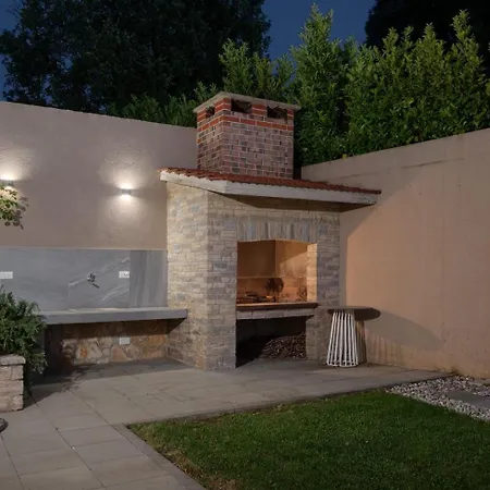 Vendégház Luxury Blue With A Pool Zmijavci